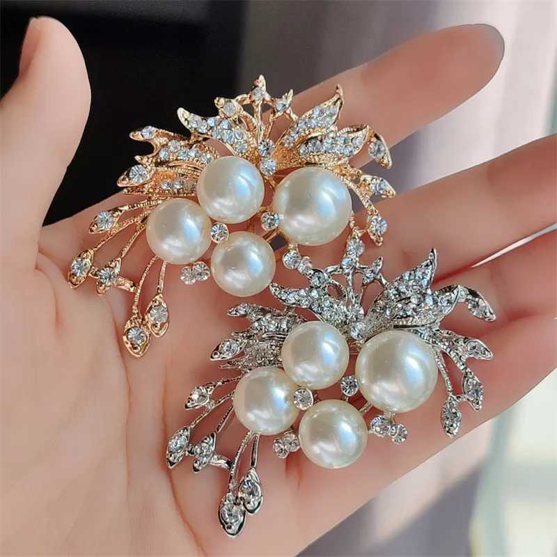 Luxury Sparking Crystal Pearl Flower Brooches For Women Fashion Elegant Design Rhinestone Brooch Pins Casual Party Jewelry GiftsX240914