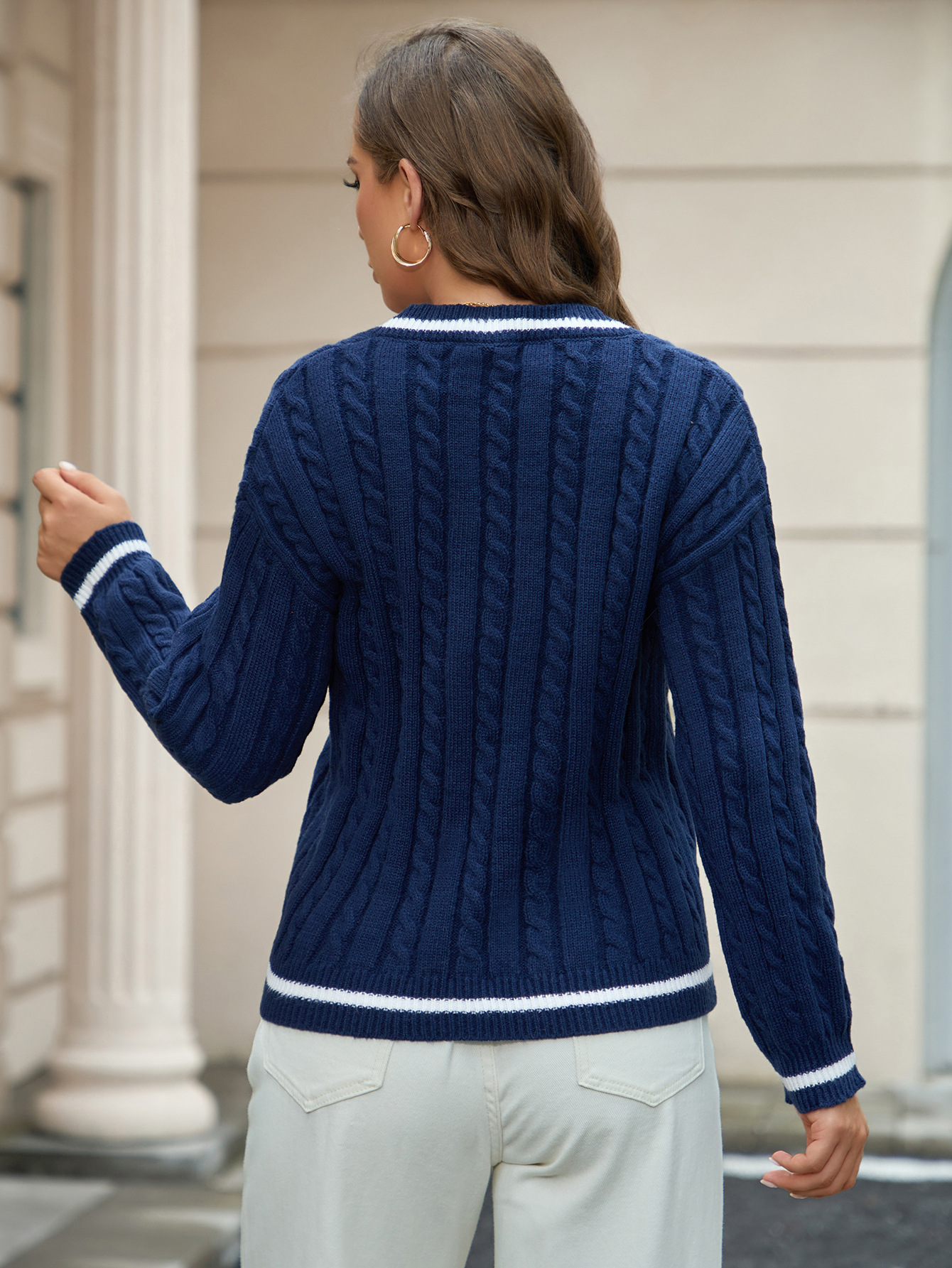 Women's Sweaters V-Neck Pullover Long Sleeve Sweater Fashion Fried Dough Twists Thread White Edge Cuff Knit Top