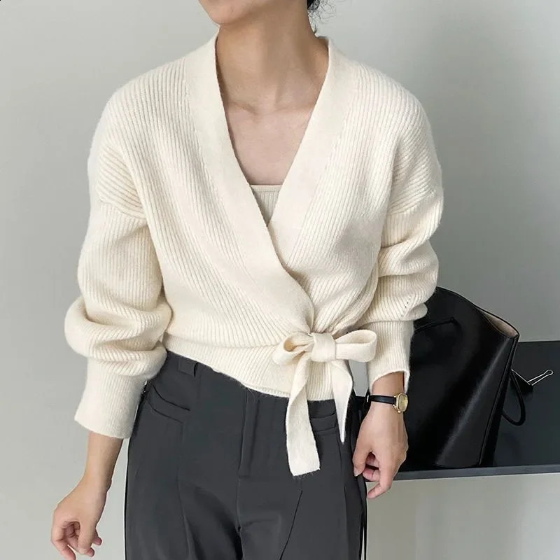 French Retro VNeck Cardigan Coats for Women Autumn Lace Up Loose Knitwear Woman Lazy Style Waist Solid Long Sleeve Sweater 240904