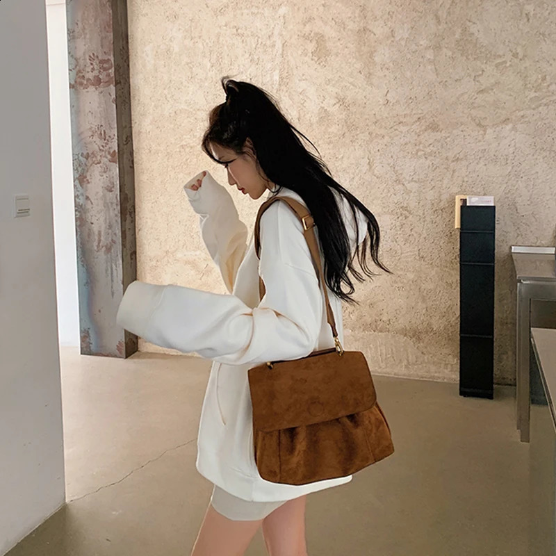 Fashion shoulder bag womens handbag matte PU leather cross body handbag womens casual large capacity bucket messenger bag 240912