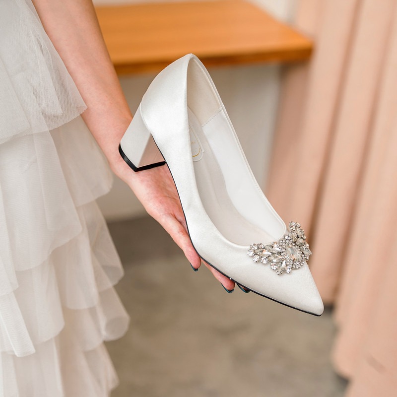 Woman 2024 New Pregnant Wedding Dress White Satin Shoes Chunky Heels Rhie French Bridal shoes Pumps f3d8