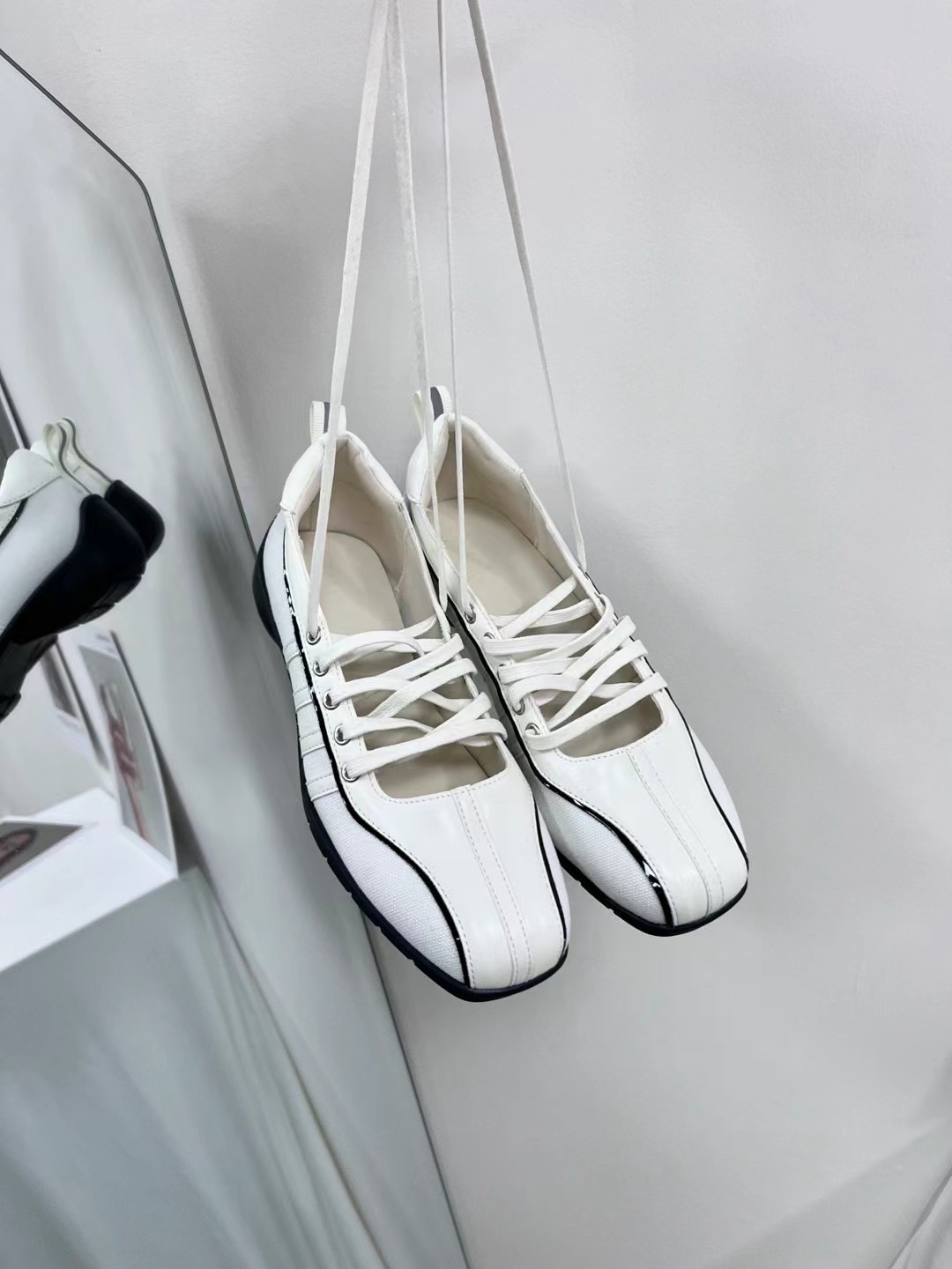 2025 new Sandal Female Low-Heeled Shoes With Strap Summer Girls Outside Low-heeled Buckle Clogs Fashion Retro Beige New Comfort Cle b7a4