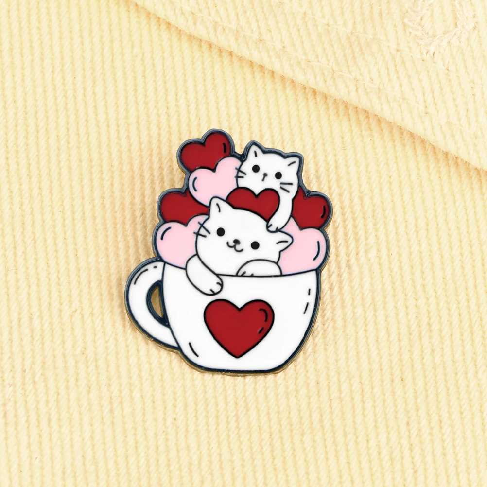 Cute Cats Wink Enamel Brooch Sweet Kitten Couple Photo Wedding Candy Gift Denim Lapel Pins Cartoon Animal Badge Backpack JewelryX240914