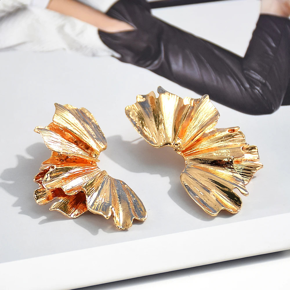 Arrival Metal Fan Shaped Geometric Earrings High Quality Gold Color Drop Earring Fashion Jewelry 240906