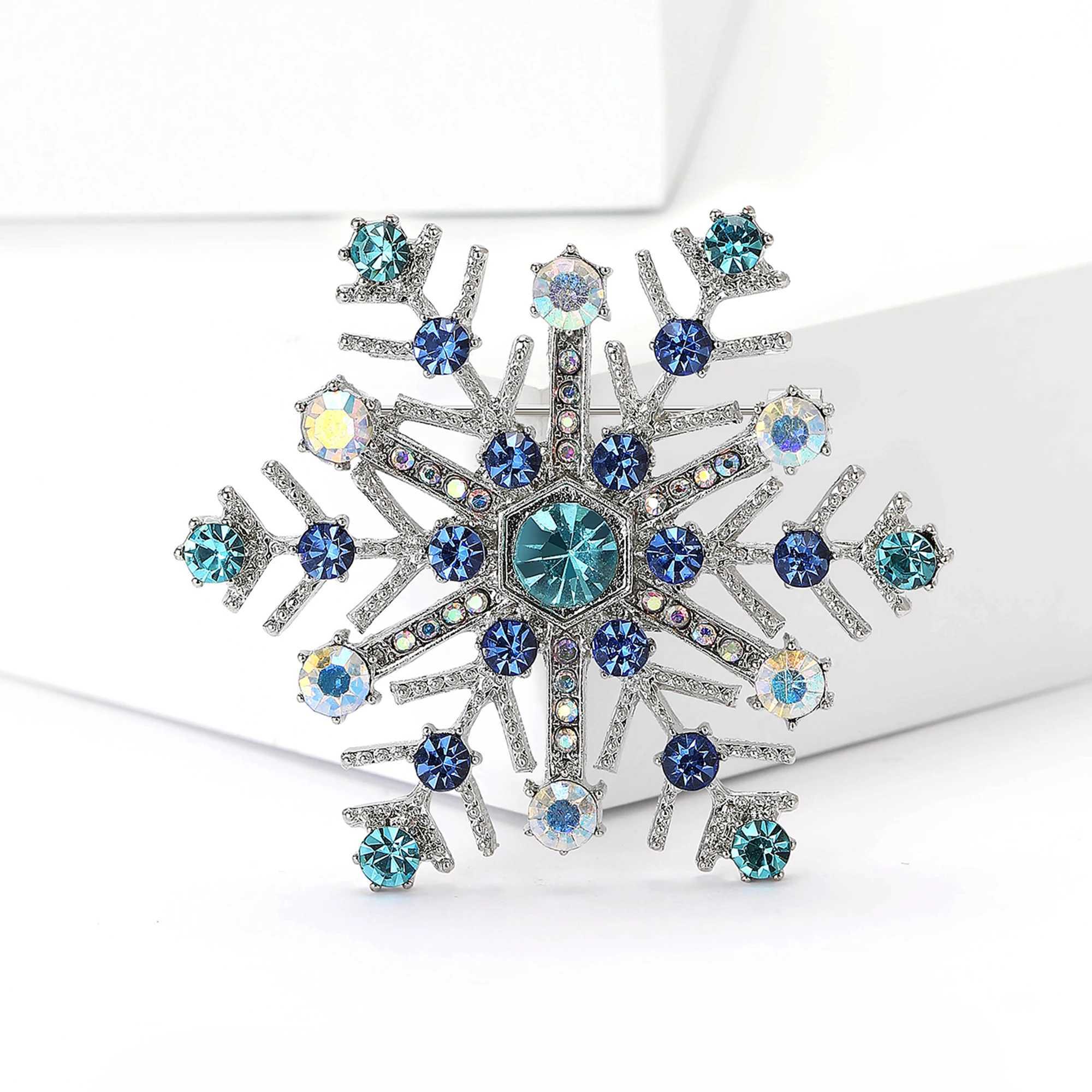 Christmas Rhinestone Snowflake Brooches for Women Unisex Beautiful Pins Multi-color Available Casual Party Accessories GiftsX240914