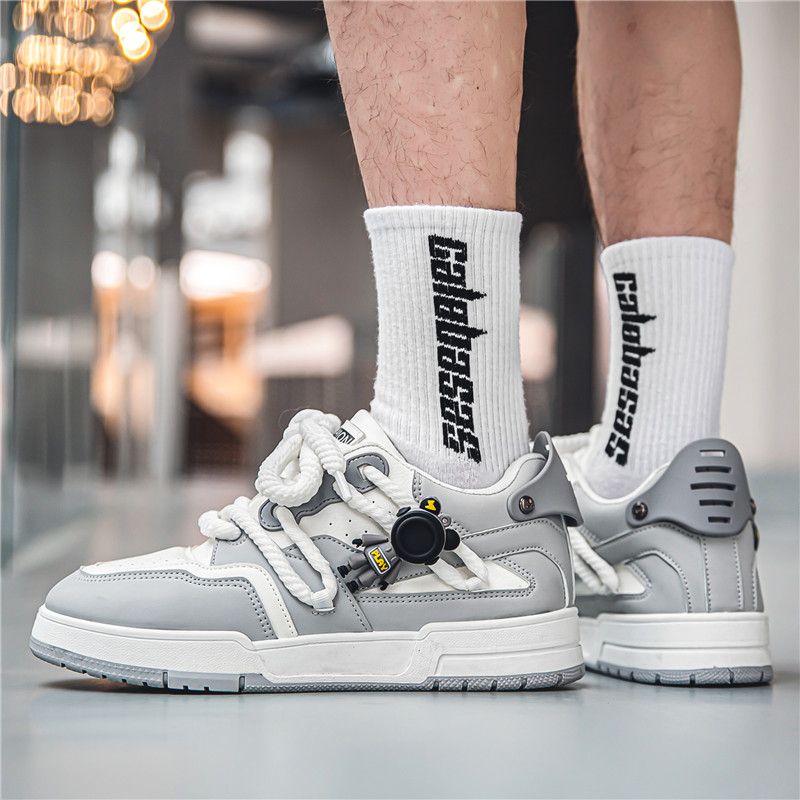 Brand Men's Skateboard Shoes Fashion Cartoon Designer for Comfortable Low Top Sneakers Men atillas Hombres 2023