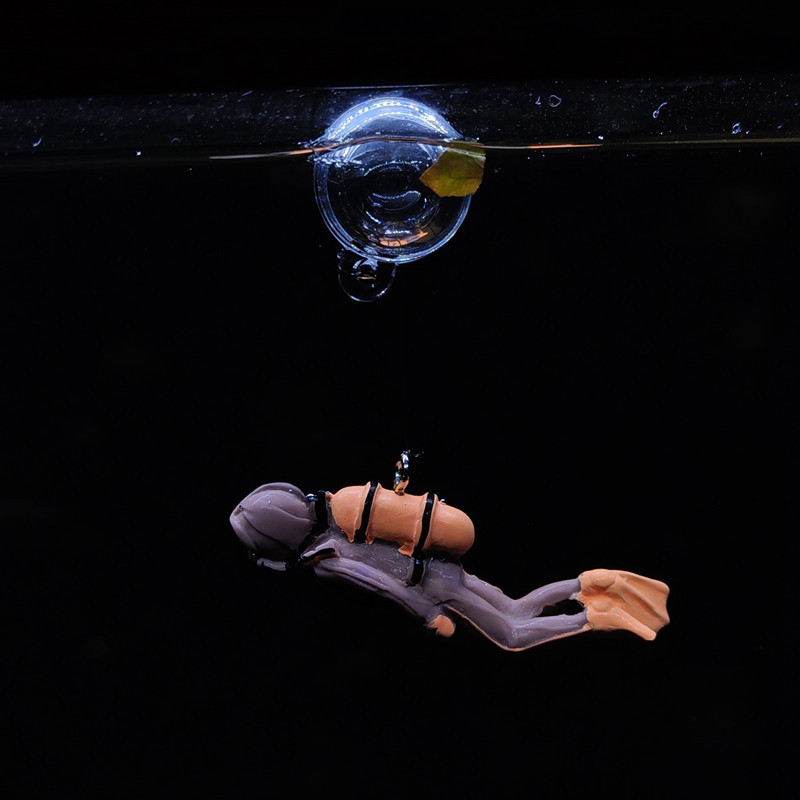 Resin Material Snorkeling Sailor With A Plastic Floating Ball For Fish Tank Decoration