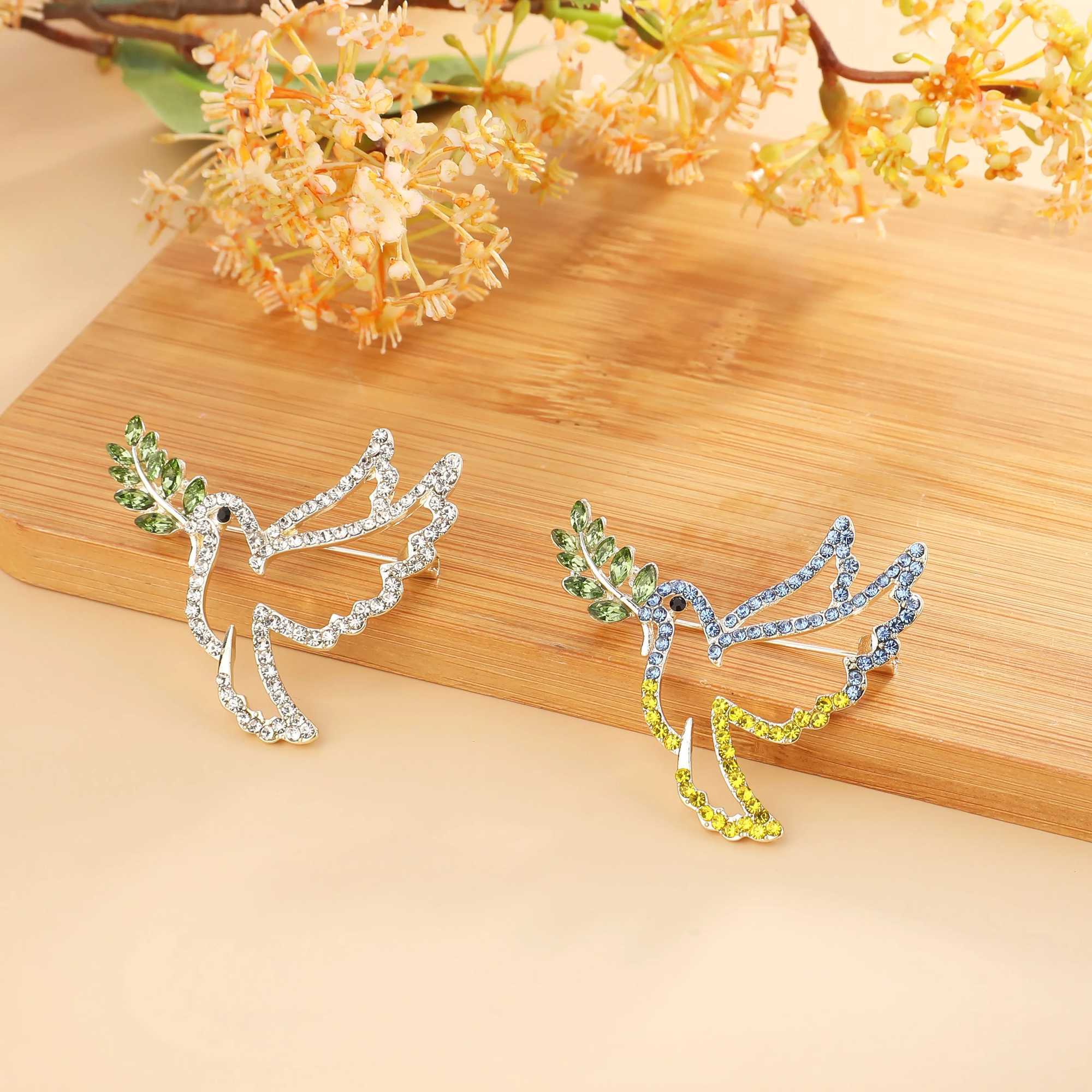 Luxury Jewelry 4-Color Peace Dove Brooch Pin White Dove Women Brooch Ukraine Rhinestone Enamel Pin Gift For HerX240914