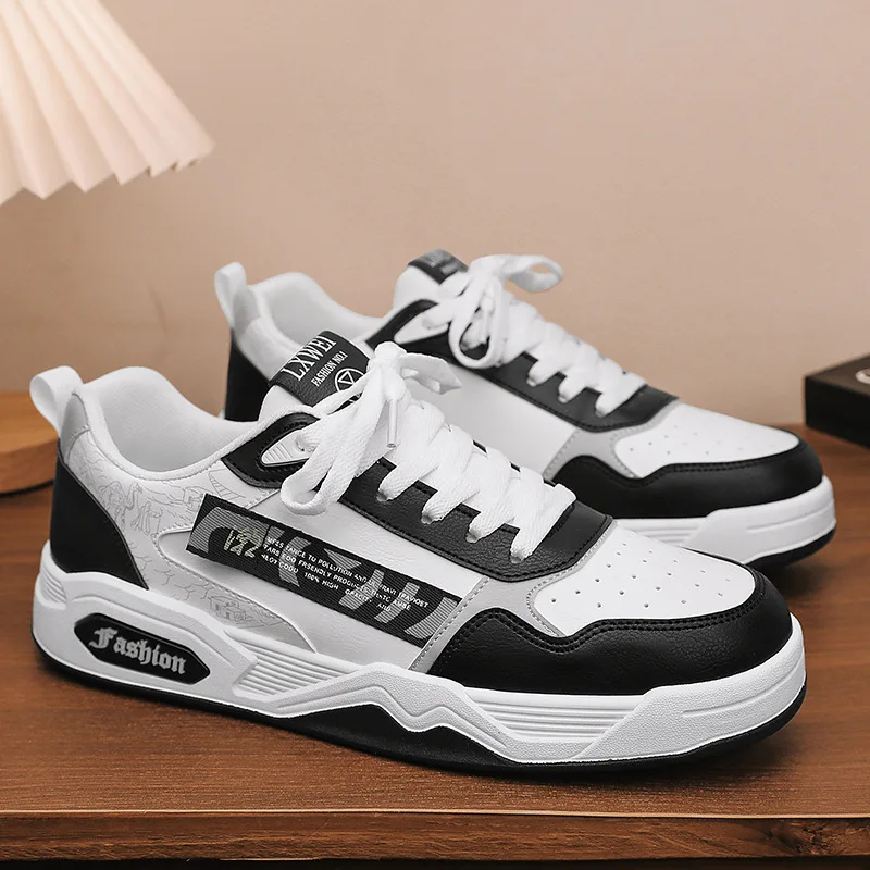 New Student Sports Shoes Men's Fashion Versatile Thick Sole Board Shoes Leather Contrast Retro Flat Casual Shoes 2024