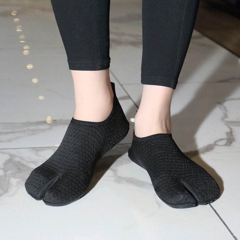 Creative Two Finger Shoes Couples Vacation Beach Swimming Shoes Unisex Indoor Yoga Fitness Shoes Snorkeling Water Sports Shoes