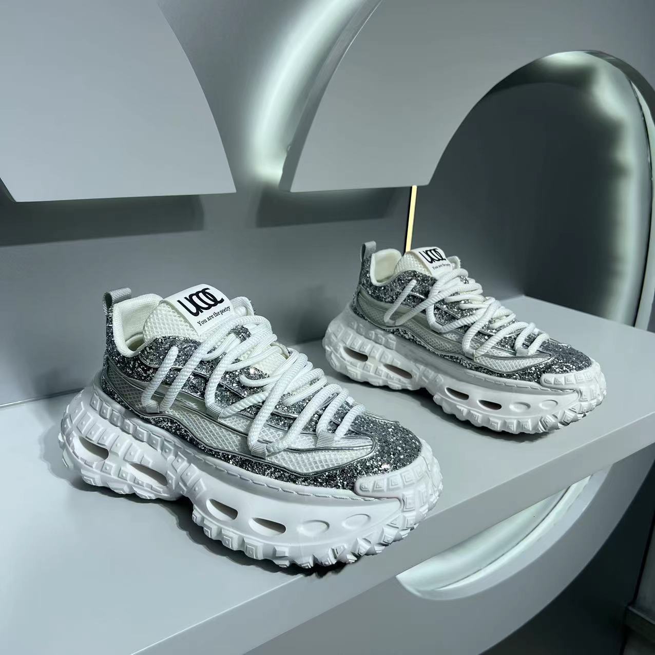 Ddmybear Shining Fashion Dad 2024 New Thick Sole Niche Versatile Casual Trend Height Increasing Sports Shoes Chinese Brand Shoes F914-179