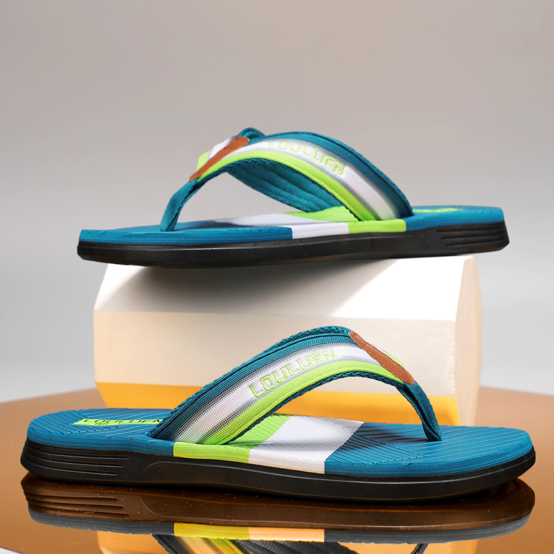 New Men's Flip Flops Slippers Beach Outdoor Sandals Design Men Comfortable Slides Casual Shoes Men Non-slip Home Slippers 39-45