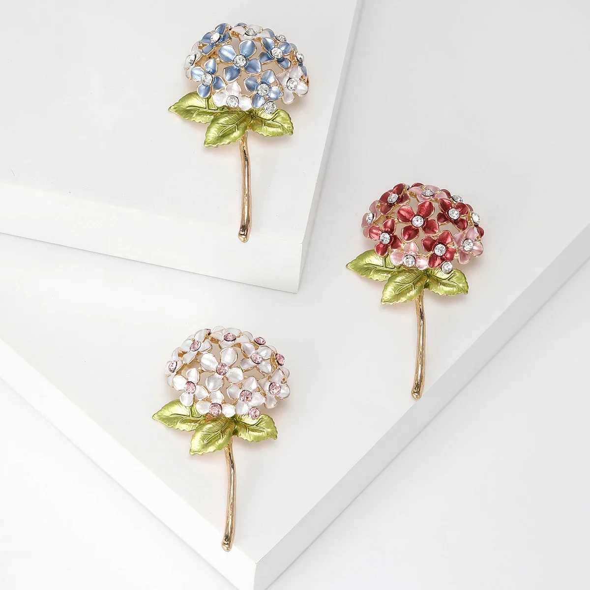 New Enamel Hydrangea Brooches for Women Unisex Rhinestone Flower Pins Event Party Backpack Decoration Clothes AccessoriesX240914