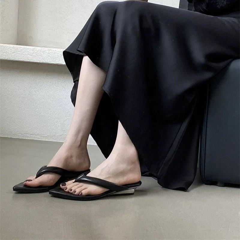 New Trendy Women Slippers Fashion Low Heel Wedge Flip-Flops Ladies Outdoor Slip on Sandals Designer Zapatos De Mujer