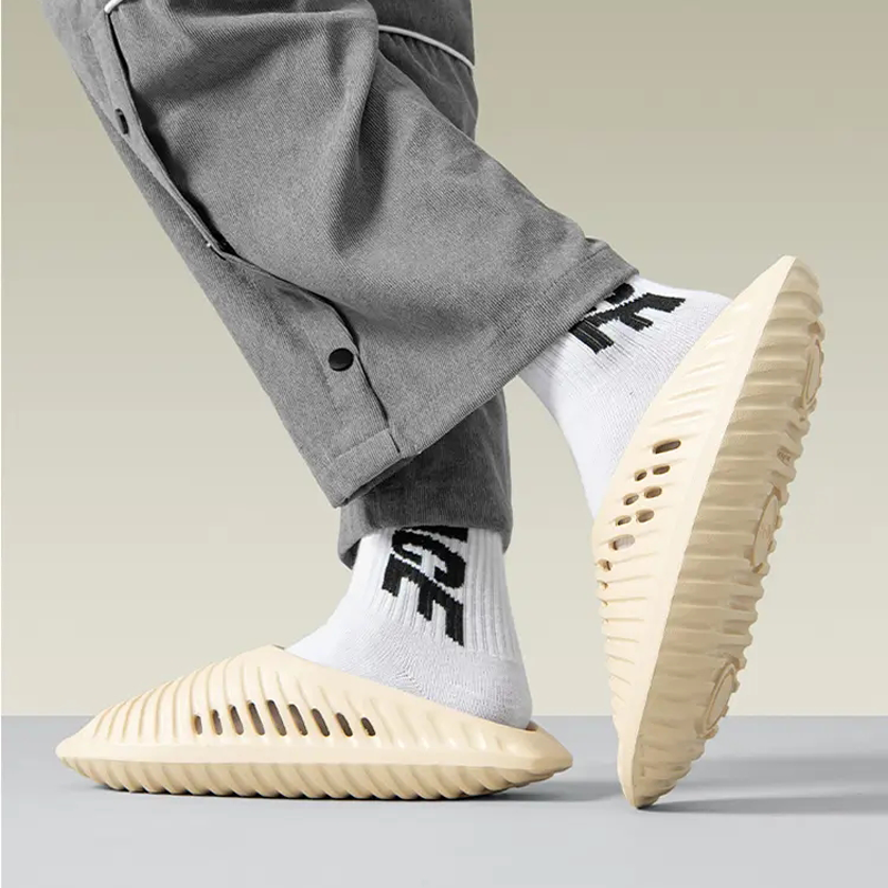 Men's New Open Toe Slippers Fashion Casual Breathable Indoor Slippers Solid Color Soft Wear-resistant Non-slip Male Beach Shoes