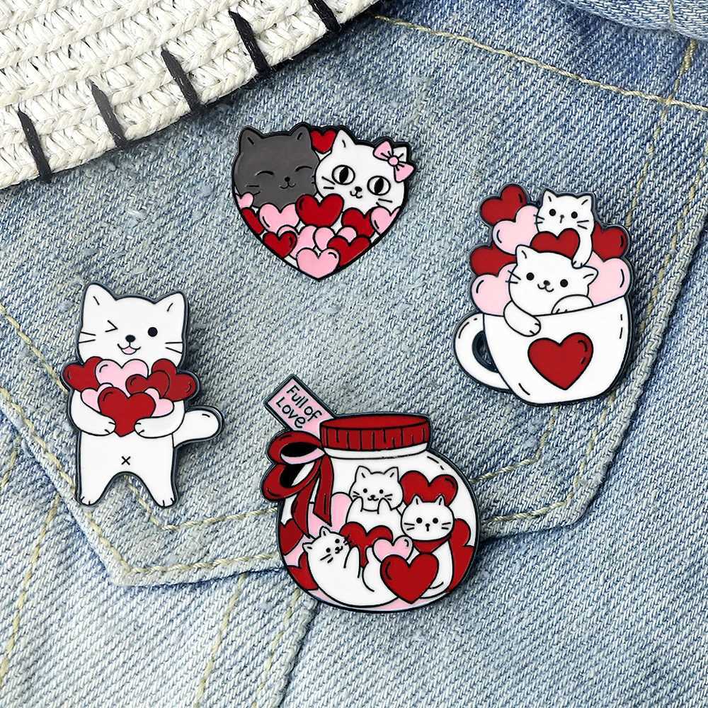 Cute Cats Wink Enamel Brooch Sweet Kitten Couple Photo Wedding Candy Gift Denim Lapel Pins Cartoon Animal Badge Backpack JewelryX240914