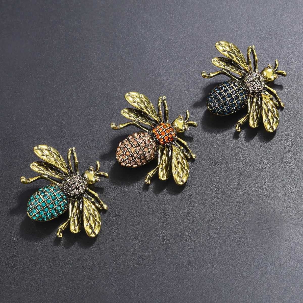 Vintage Exquisite Bee Rhinestone Brooches For Women Fashion Shiny Insect Brooch Pin Cute Badges Clothing Suit CorsageX240914