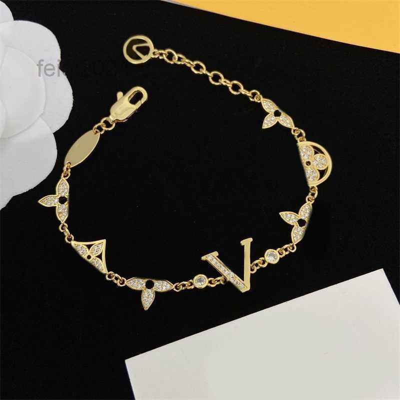 Designer Fashion gold ankle bracelet Style Bracelets Women Bangle Designer Letter Jewelry Crystal 18K Gold Wristband Cuff Chain Plated Stainless steel Wedding Lov