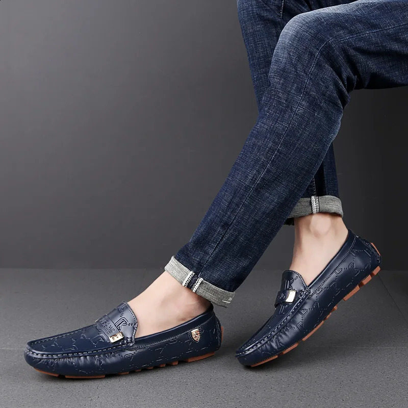 2025 new High Quality Leather Loafers Casual Outdoor Moccasins Slip on Men Business Male Driving Bean Shoes 240906
