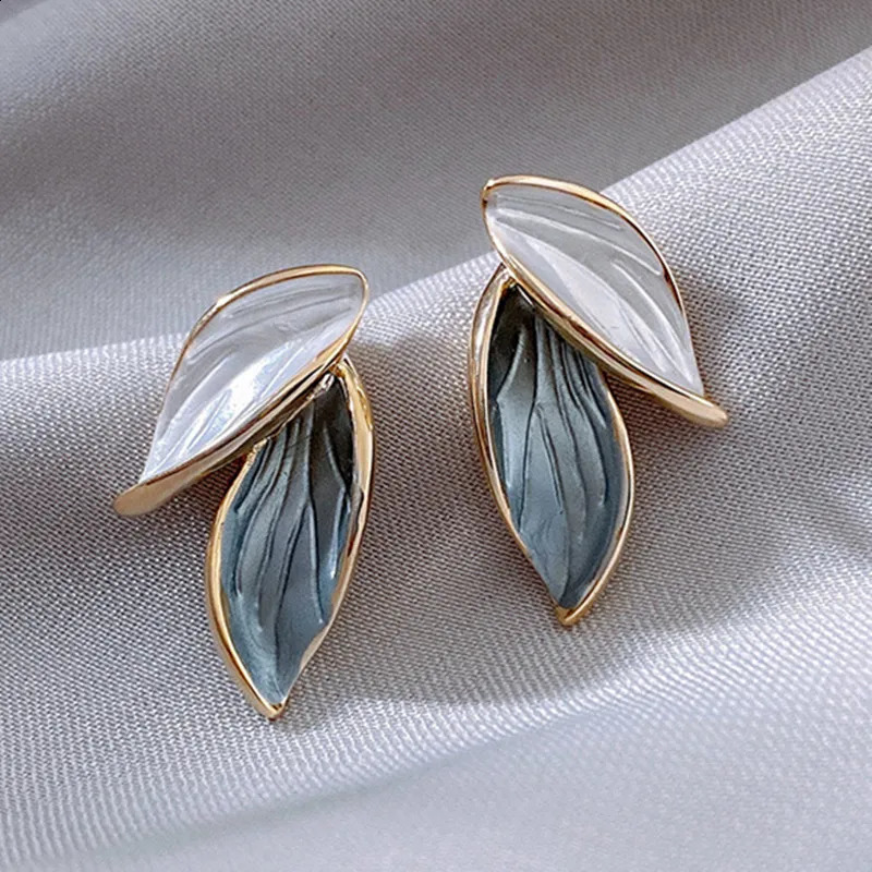 2024 Arrival Trendy Summer Fresh Lovely Sweet Grey Leaf Dangle Earrings Blue And White Metal Jewelry 240906