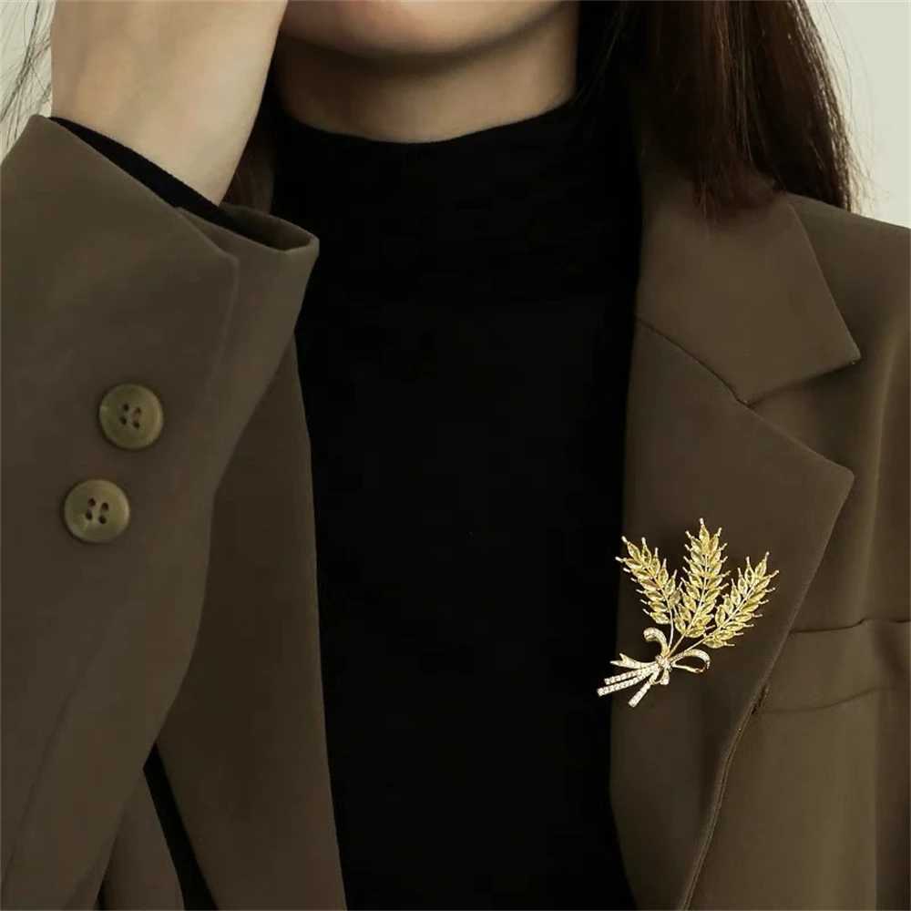 Trendy Rhinestone Wheat Brooches For Women Suit Sweater Lapel Pins Luxury Banquet Jewelry Accessories Office Party GiftsX240914