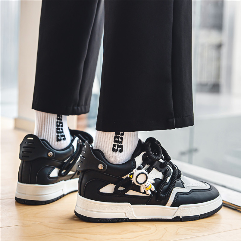 Brand Men's Skateboard Shoes Fashion Cartoon Designer for Comfortable Low Top Sneakers Men atillas Hombres 2023
