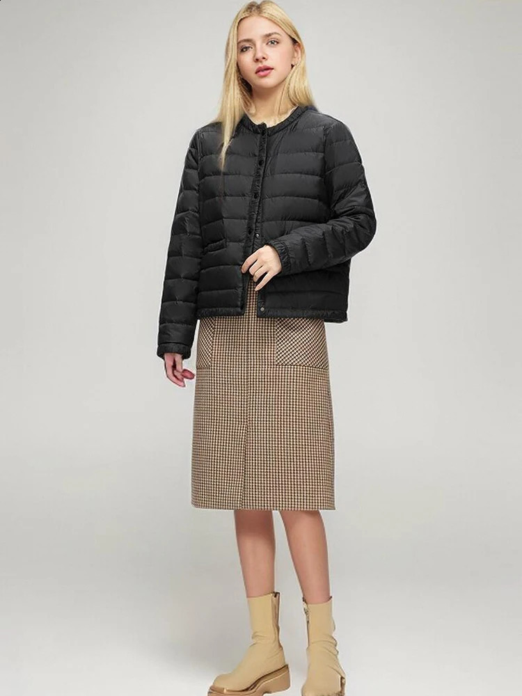 Womens lightweight black and white round neck pocket pleated long sleeved thin down jacket used for spring and autumn outerwear and underwear 240913