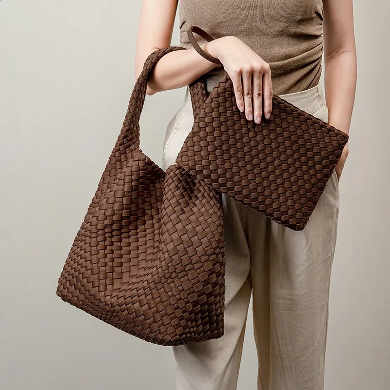 Chloroprene rubber leather woven bottom bag pure handmade basket n large capacity shoulder commuting classic handbag 240913