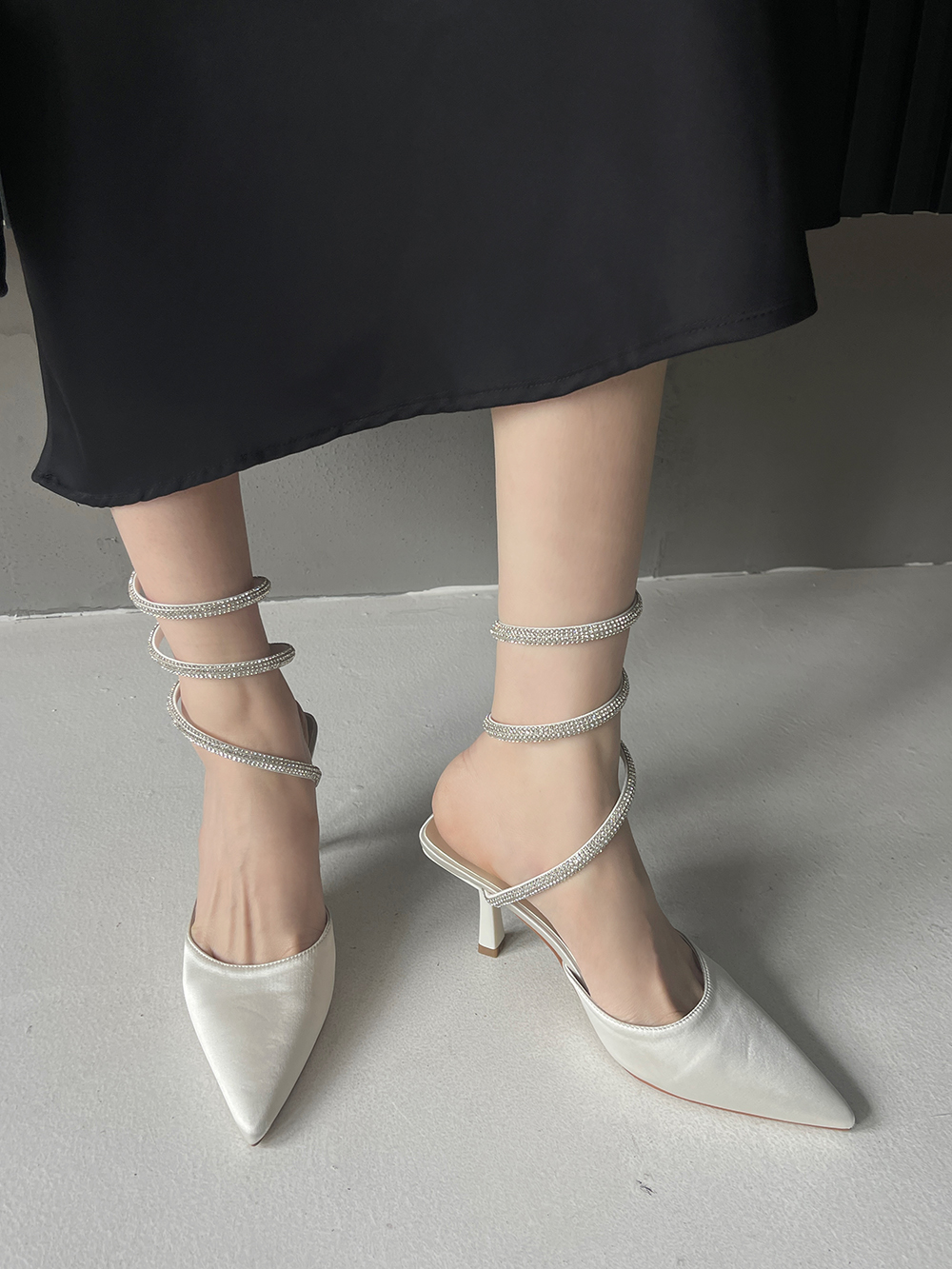 Pointed Toe Women Sandals 2024 New Arrivals Black White Summer Dress Shoes Cross Rhinestone Strap Party Fashion Pumps Size 35-41