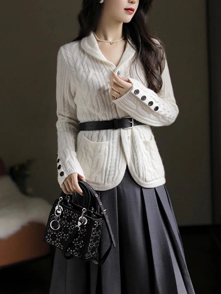 Thick Thread Fried Dough Twists Cardigan For Women In Autumn And Winter Small Crowd n Short Slim Wool Coat 240904