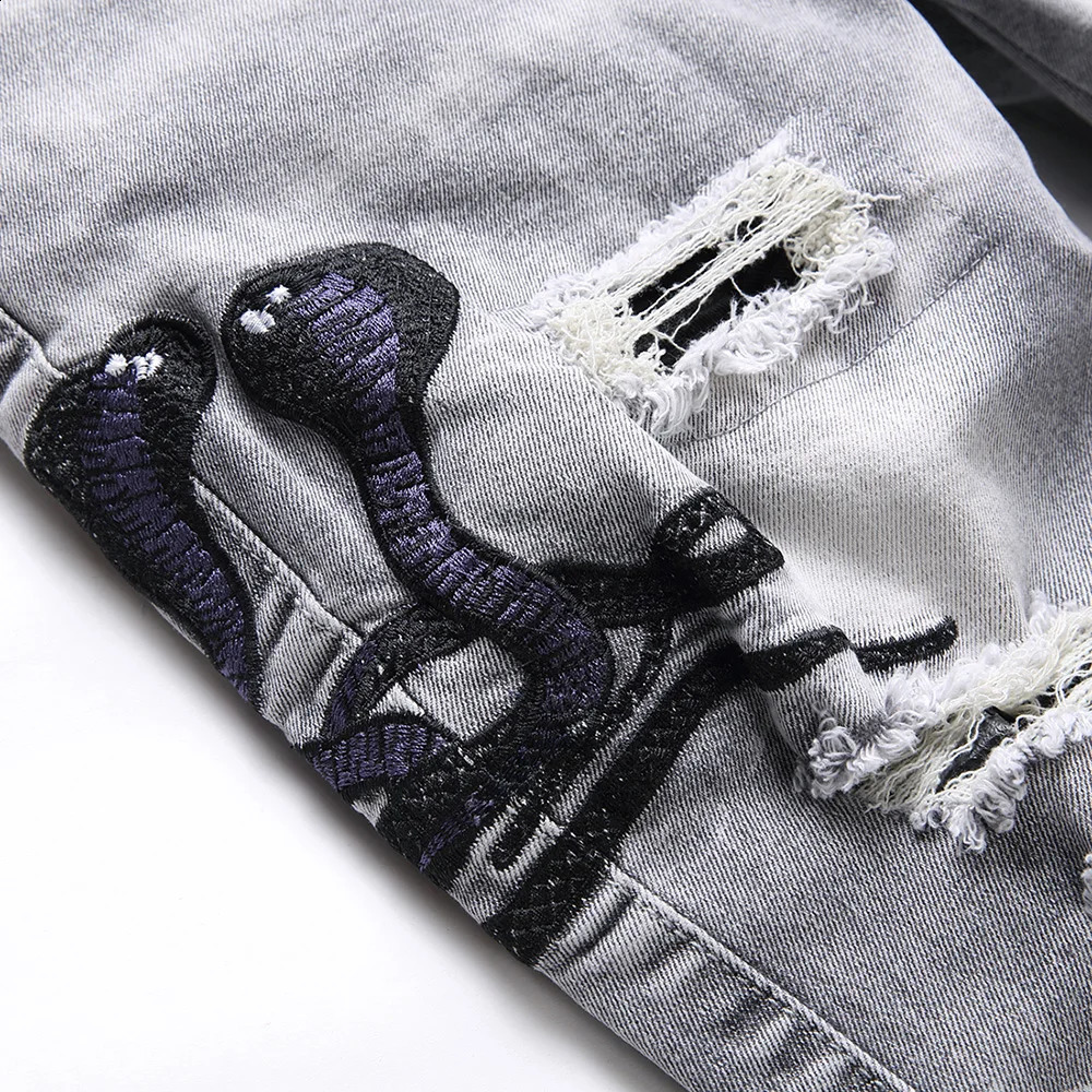 Men Snake Embroidery Gray Denim Jeans Streetwear Holes Ripped Distressed Stretch Pants Embroidered Slim Straight Trousers 240913