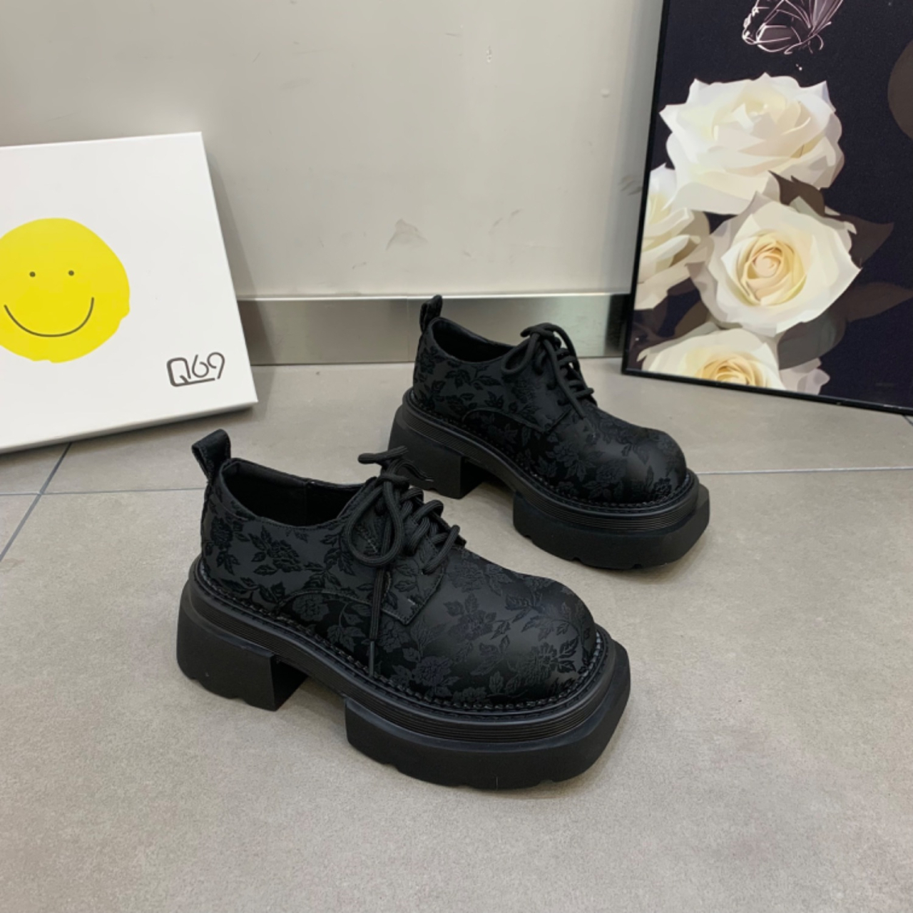 New Chinese 2024 Spring New Printed Surface Thick Bottom Muffin Bottom Scoop Shoes Love Square Head Women's Shoes Single Shoes