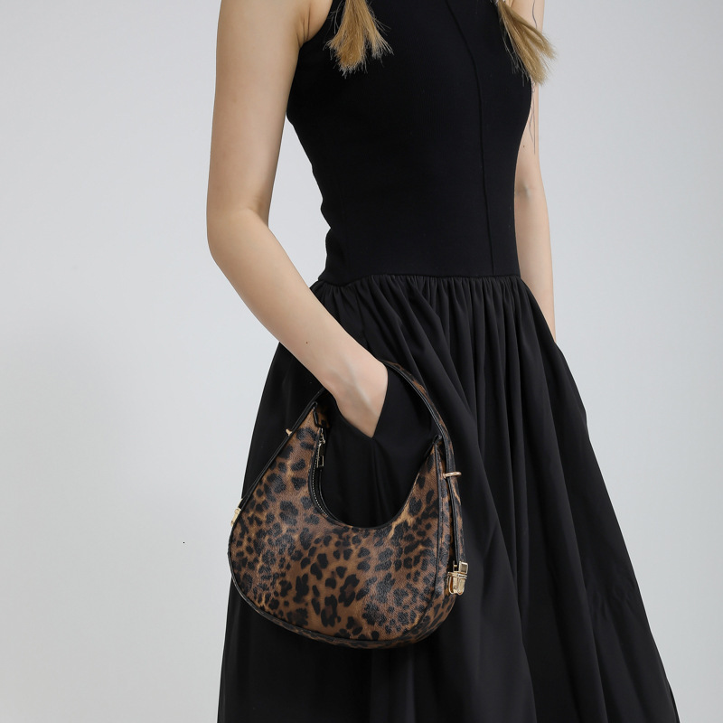 French Cow 2024 Trendy New Style Fashionable Western Handheld Women's Fashion Leopard Pattern Shoulder Underarm Bag