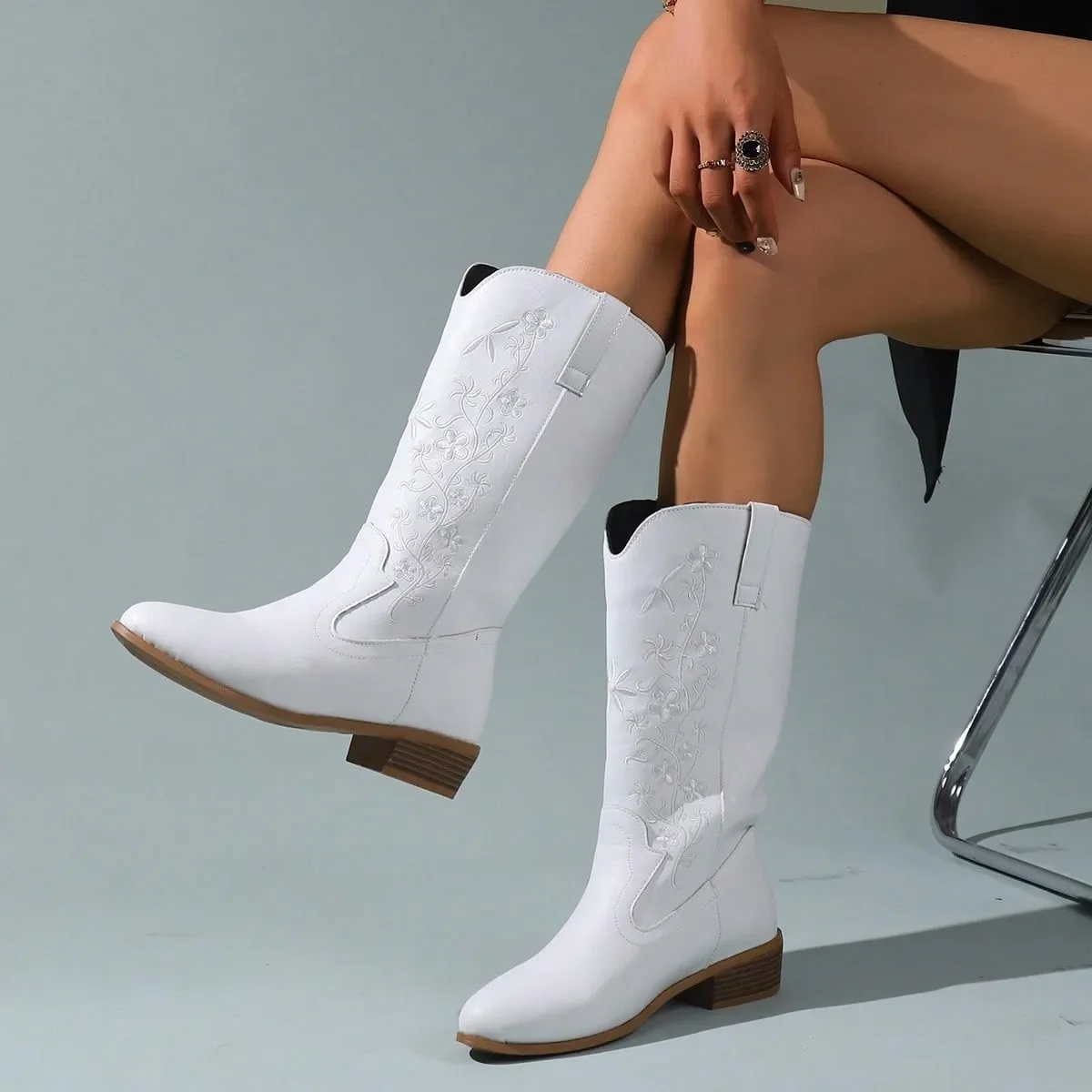 Mid-calf Woman Retro Embroidered Western Cowboy Boots Fashion Pointed Toe Low Heeled Winter Shoes Slip-on Cowgirls Booties c84c