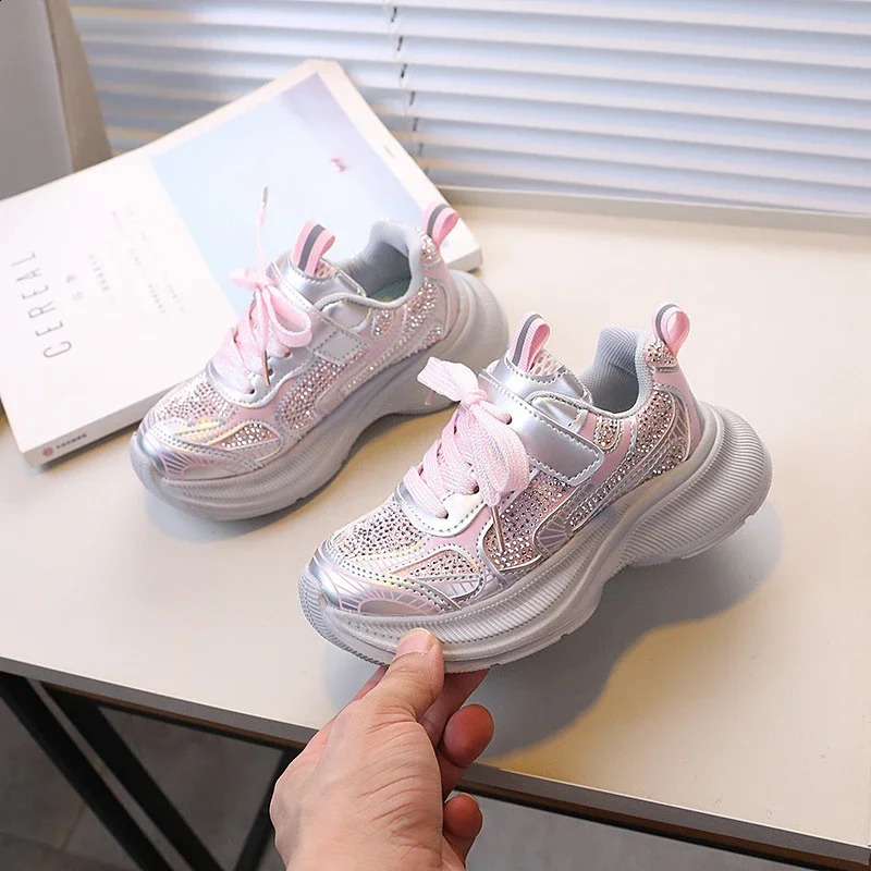 Girls and childrens sports shoes anti slip short and chubby school running casual shoes fashionable version childrens basketball shoes and autumn 2409