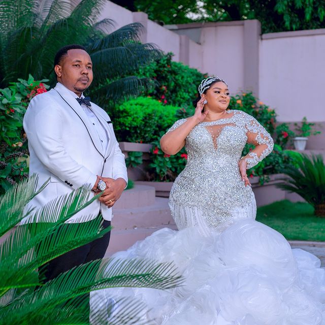 2024 Arabic Aso Ebi Plus Size Ivory Mermaid Wedding Dresses Luxurious Lace Rhinestones Tiers Detachable Train Bridal Gowns Dress