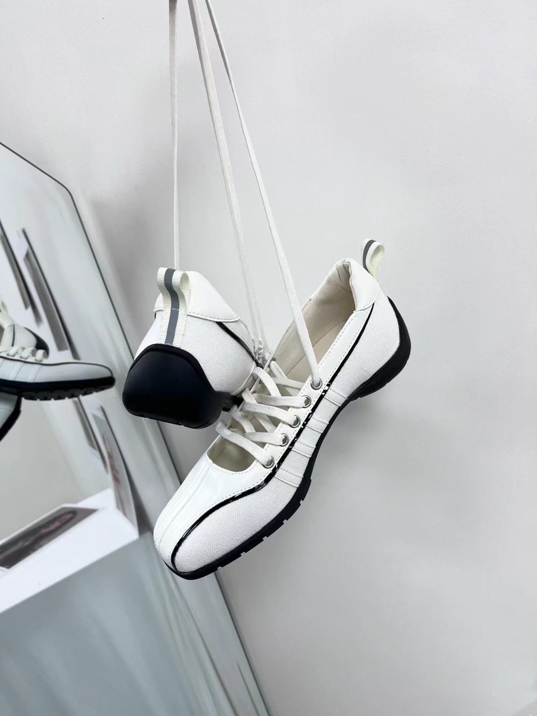 2025 new Sandal Female Low-Heeled Shoes With Strap Summer Girls Outside Low-heeled Buckle Clogs Fashion Retro Beige New Comfort Cle b7a4