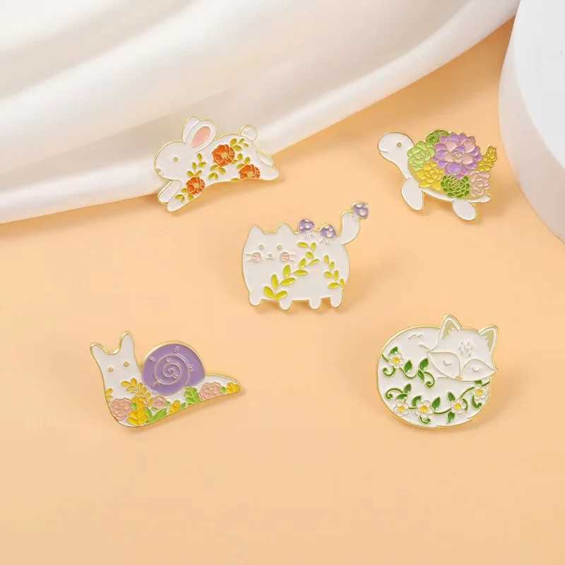 Animal Plant Flower Enamel Pins Custom Tortoise Fox Snail Cat Rabbit Alloy Brooch Lapel Badge Jewelry Gift for Friend WholesaleX240914