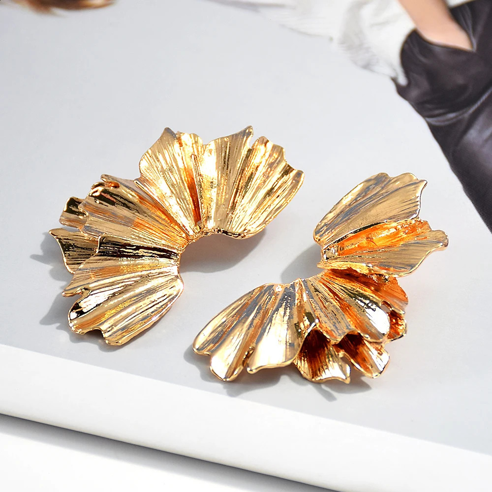 Arrival Metal Fan Shaped Geometric Earrings High Quality Gold Color Drop Earring Fashion Jewelry 240906