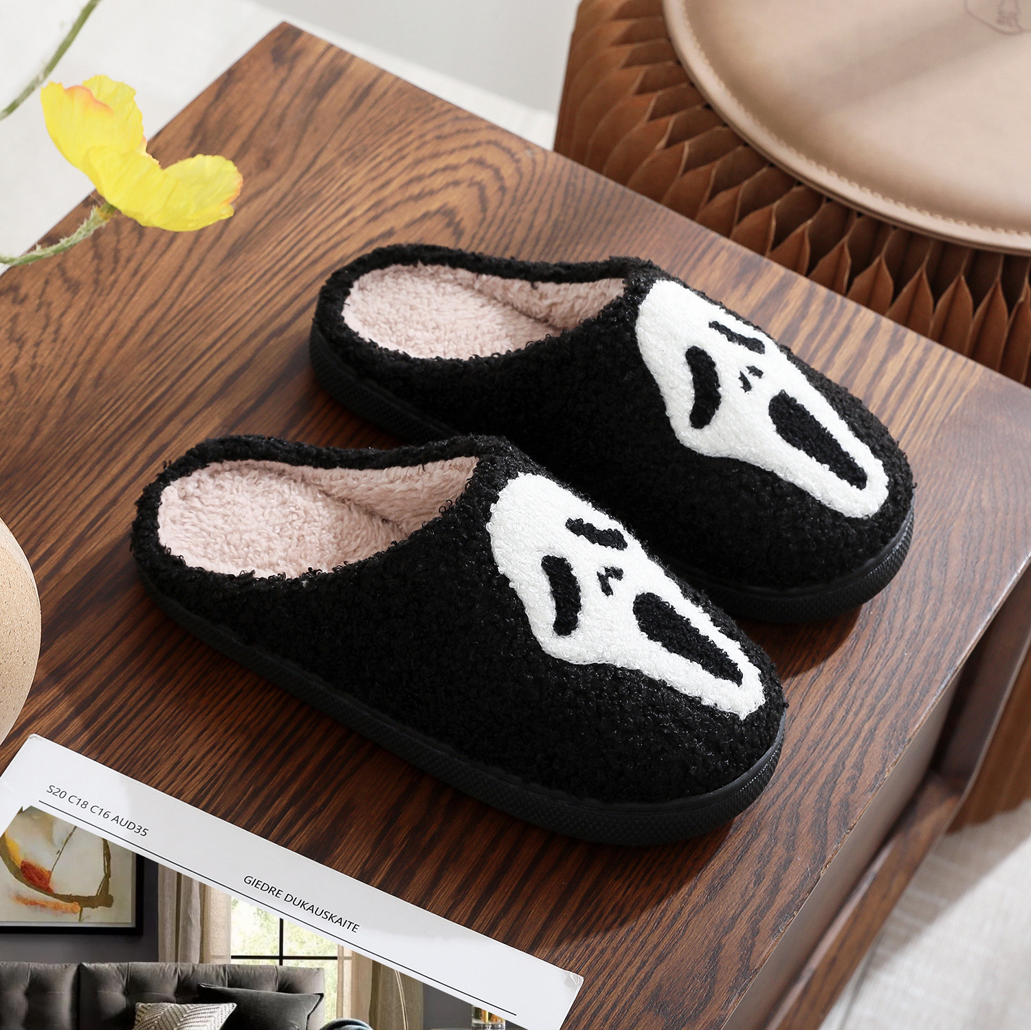 Cotton slippers for men and women at home, winter skeleton scream slides, cotton slippers, smiling face mules, plus size shoes 36-47 Halloween New Sty