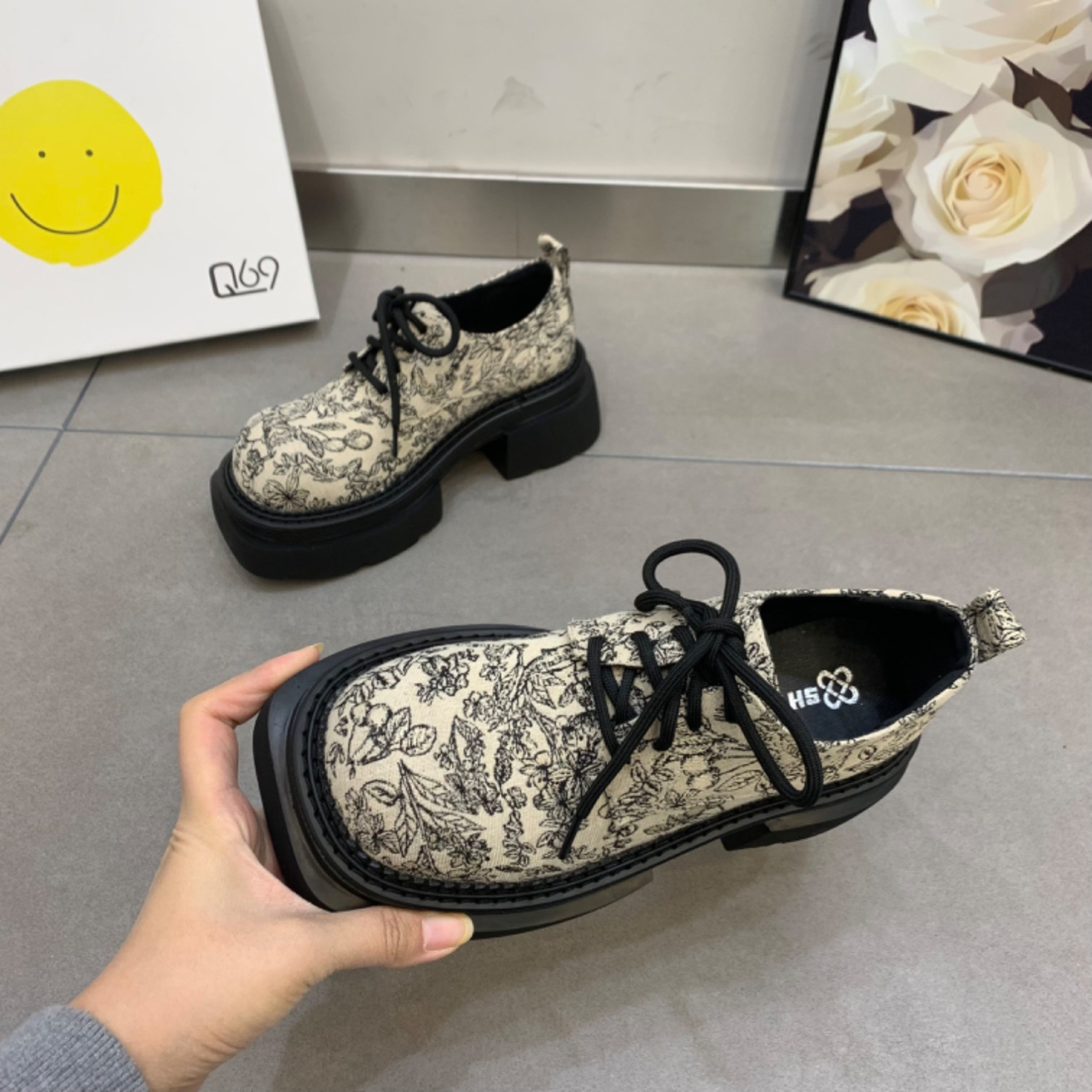 New Chinese 2024 Spring New Printed Surface Thick Bottom Muffin Bottom Scoop Shoes Love Square Head Women's Shoes Single Shoes