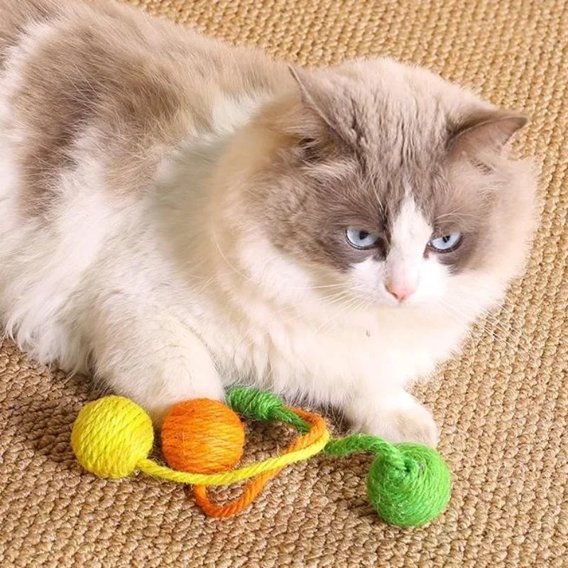 Cat Toys Pet Cat Scratch Toy Hanging Sisal Ball Built-in Bell Interactive Toy Cats Rope Ball Chew Toys Cat Supplies