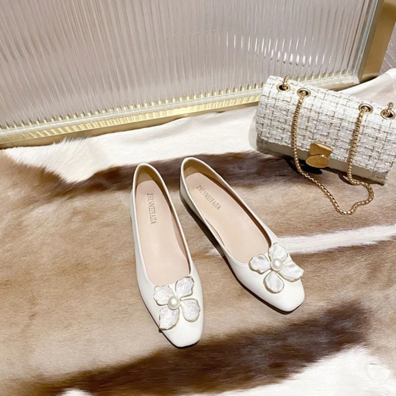 Normal Leather Casual Ladies Summer Footwear Pearl Wedding Bride Shoe White Low Heel Elegant Shoes for Women 2024 39 on Offer A
