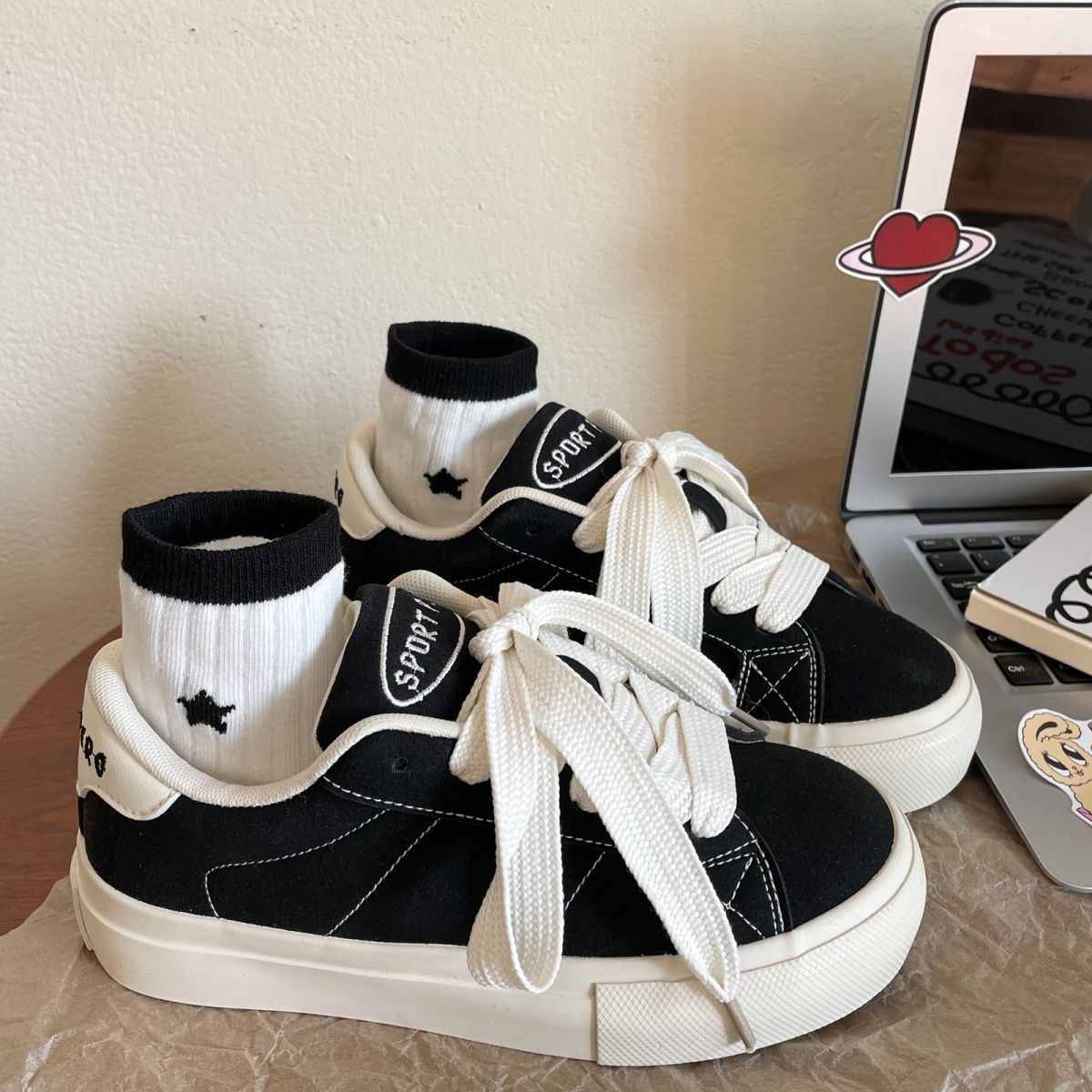 2025 new Women Shoes Vintage Red Board Shoes New Thick Soled Casual Shoes Versatile Canvas Shoes Burgundy