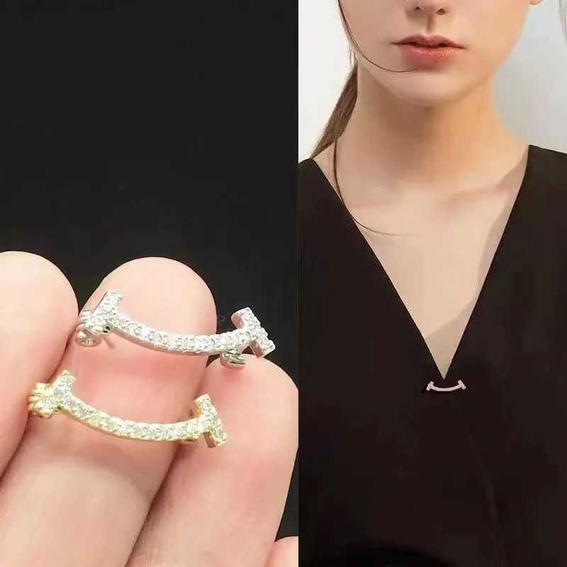 Exquisite Smile Anti Slip Buckle Brooches for Women Enamel Pins Sweater Cardigan Clip Coat Summer Dress JewelryX240914