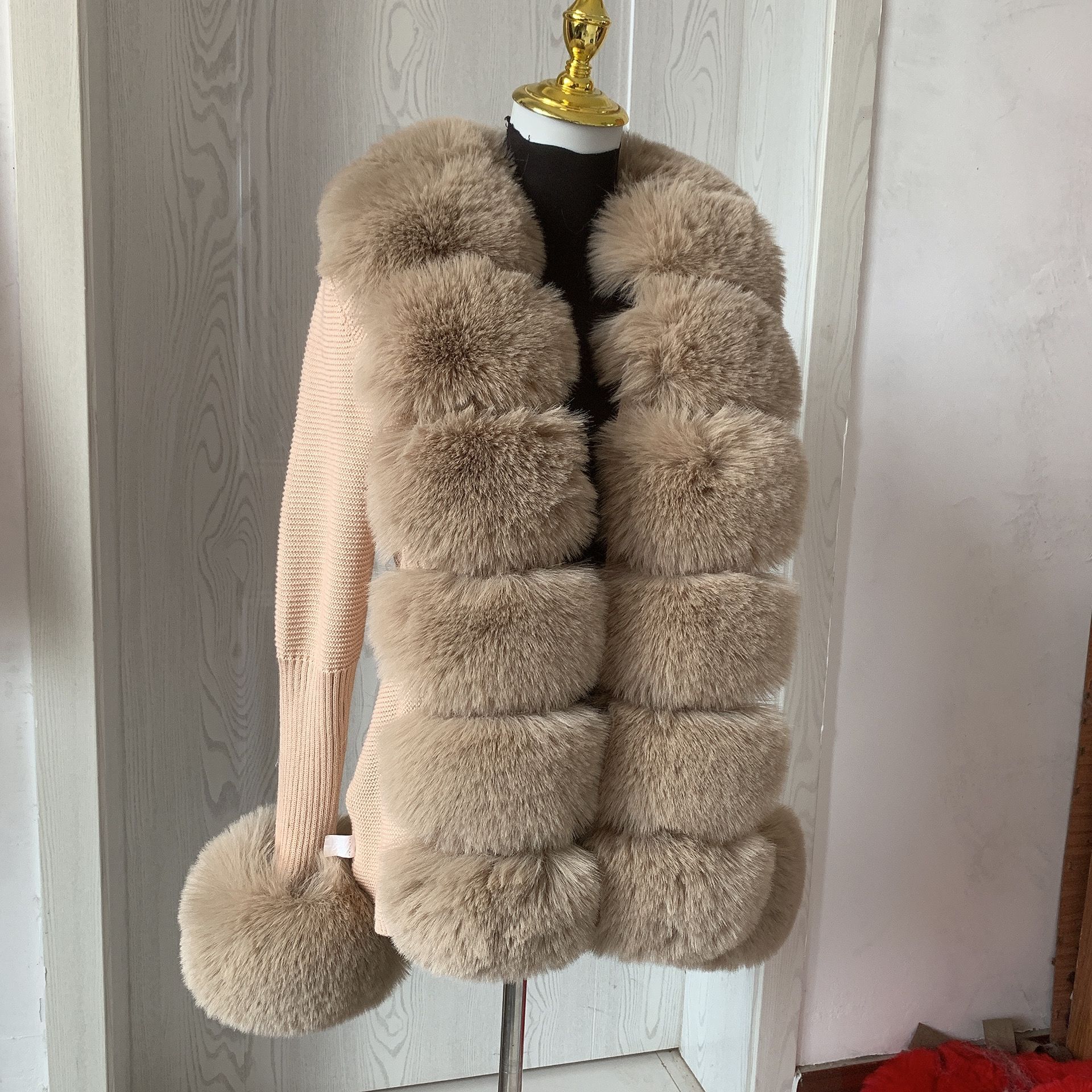 Women's Cropped Spring Autumn Hot Sale Knit Sweater Cardigan With Faux Fox Fur Collar Ladies Coat