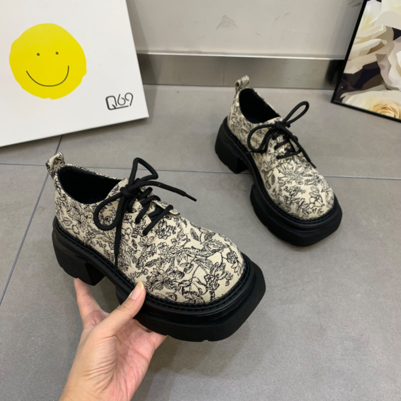 New Chinese 2024 Spring New Printed Surface Thick Bottom Muffin Bottom Scoop Shoes Love Square Head Women's Shoes Single Shoes