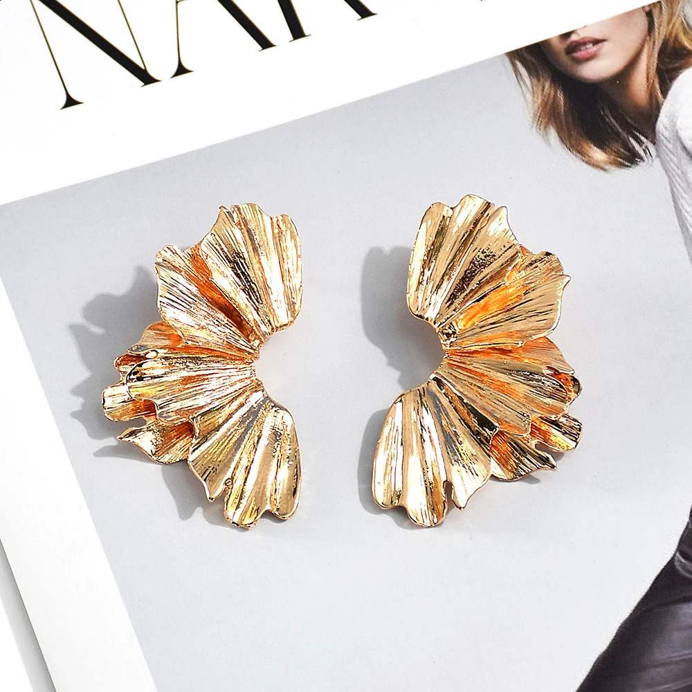 Arrival Metal Fan Shaped Geometric Earrings High Quality Gold Color Drop Earring Fashion Jewelry 240906