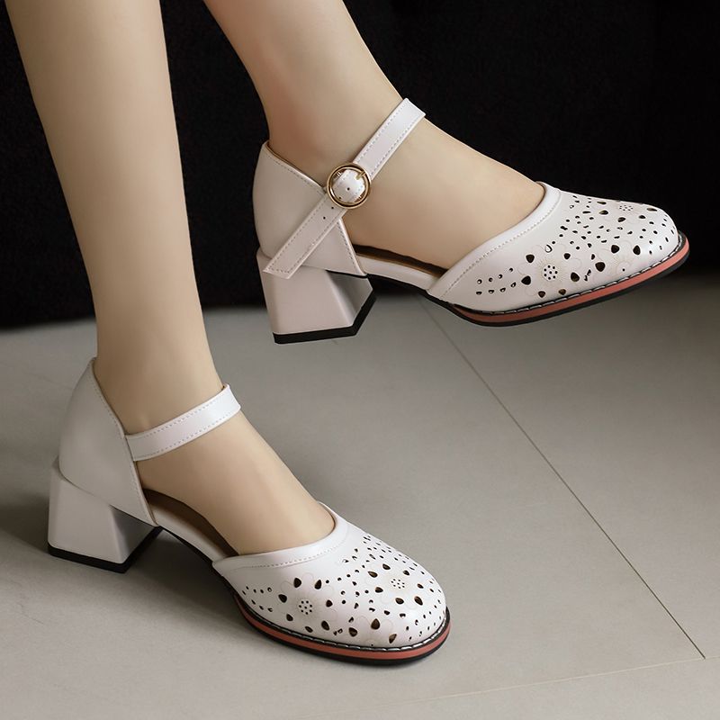 2025 new Sandals Summer for Women Short Heels Flip ps Casual Large Size Ankle Straps Black White Red Dance Party Shoes Ladies b2a7 Stra