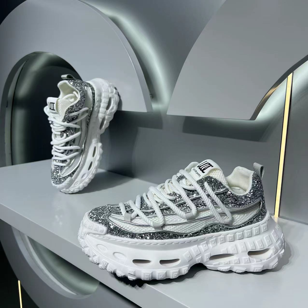 Ddmybear Shining Fashion Dad 2024 New Thick Sole Niche Versatile Casual Trend Height Increasing Sports Shoes Chinese Brand Shoes F914-179